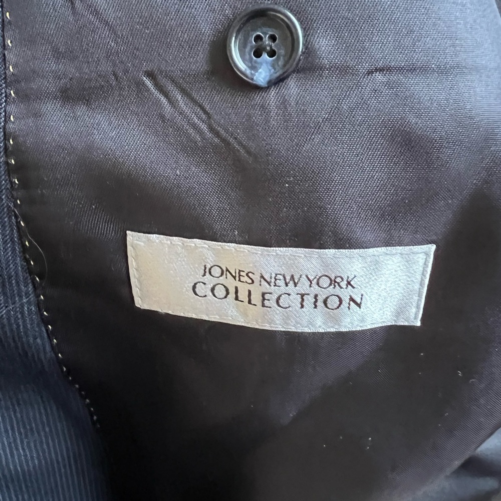 Jones New York Men’s navy back pinstripe suit, 46L, 40 x 30 pants, used - Picture 5 of 8